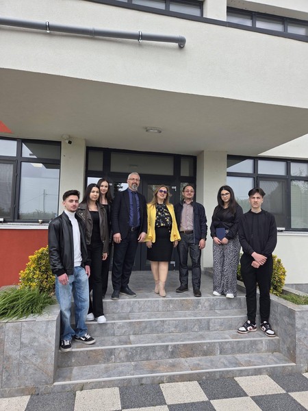 Astăzi elevii claselor a VIII a au avut plăcerea de a participa la prezentarea ofertei educaționale a Colegiului Național „Kemal Ataturk”