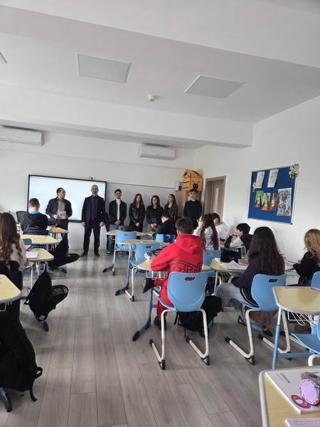 Astăzi elevii claselor a VIII a au avut plăcerea de a participa la prezentarea ofertei educaționale a Colegiului Național „Kemal Ataturk”