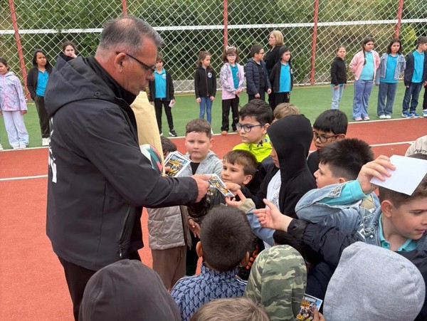 Barbu Dumitru, antrenorul de rugby din cadrul CS Medgidia a fost astăzi printre copii!